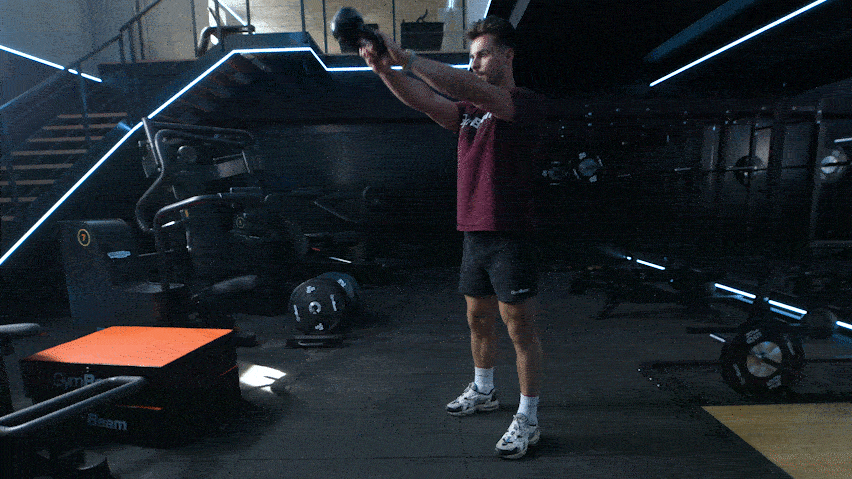 Hogyan kell végrehajtani a kettlebell lendítést?