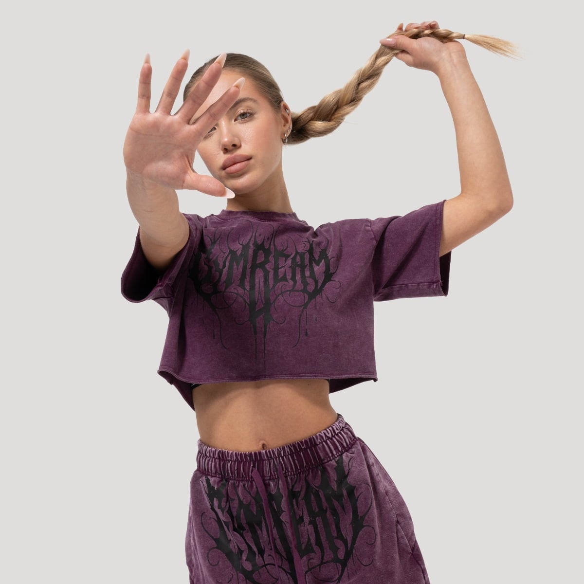 GymBeam Women‘s Abyss Cropped T-shirt Raisin - Méret: XS | Szín: Fialová | Tömeg: 0,1301 g | Csomag: 125 · záber 6
