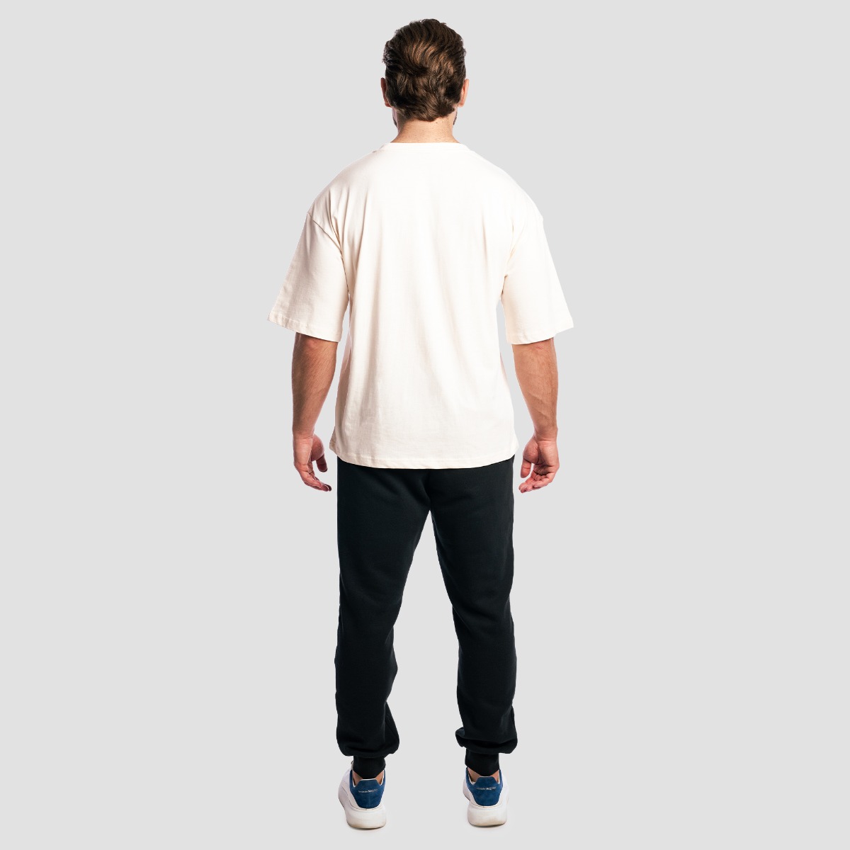 GymBeam Athletic Society Boxy T-shirt Cream - Méret: L | Szín: Krém | Tömeg: 0,2933 g | Csomag: 75 · záber 6
