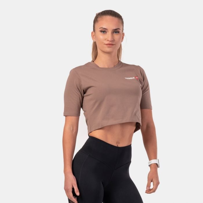 Women‘s T-shirt Crop Top Minimalist Logo Brown - NEBBIA
