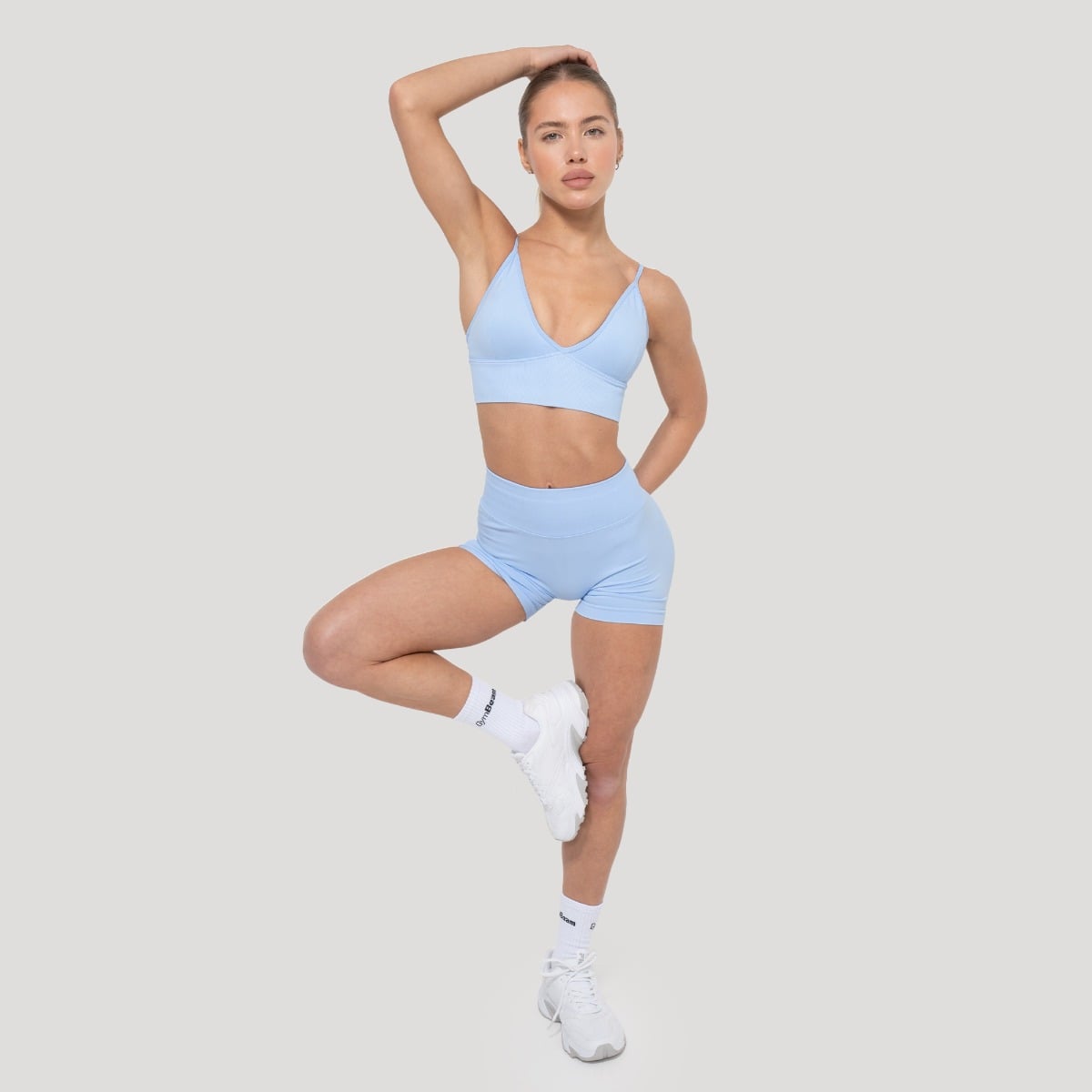 GymBeam Luma Sports Bra Baby Blue - Méret: L | Szín: Kék | Tömeg: 0,108 g | Csomag: 117 · záber 8