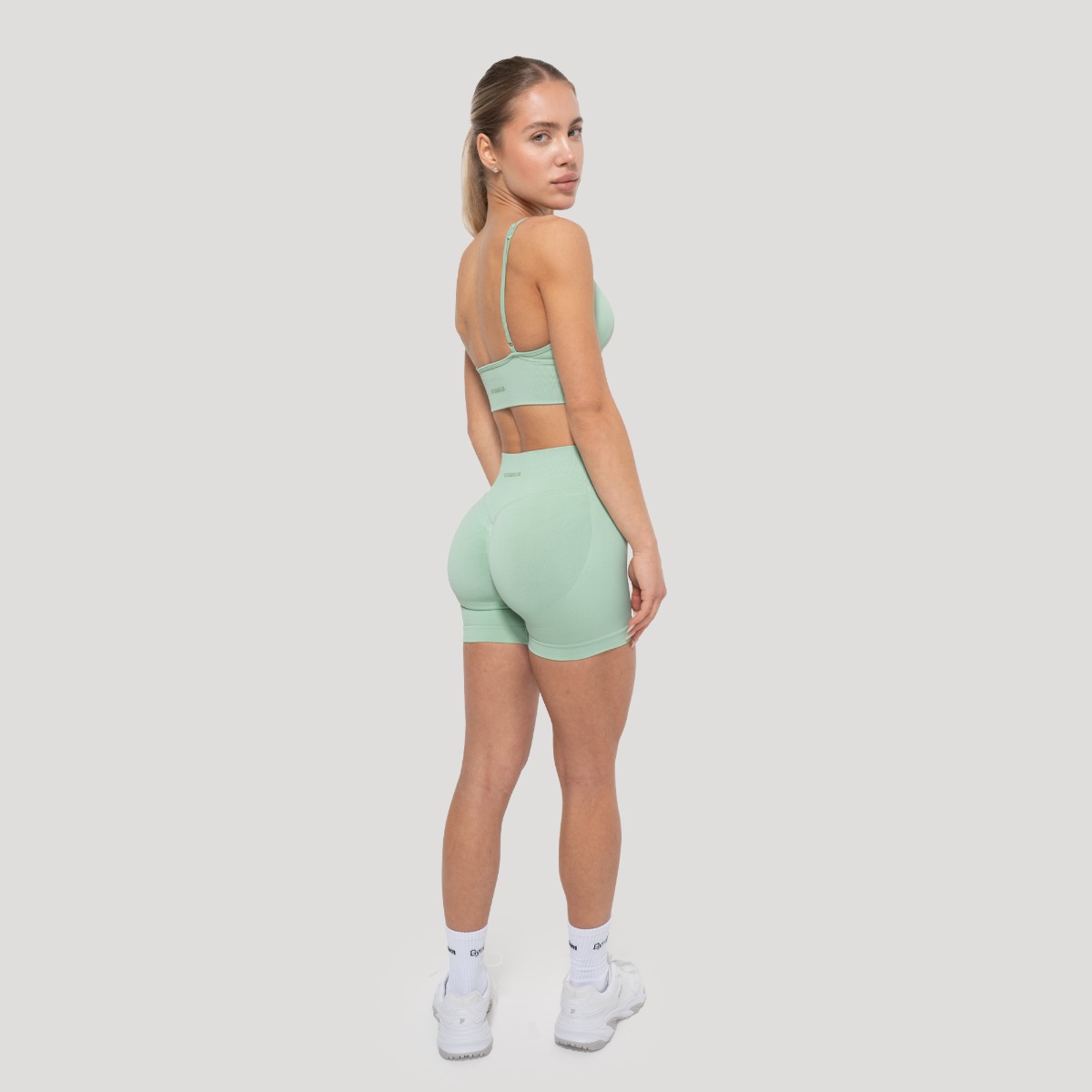 GymBeam Luma Sports Bra Pistachio - Méret: XS | Szín: Zöld | Tömeg: 0,078 g | Csomag: 145 · záber 7