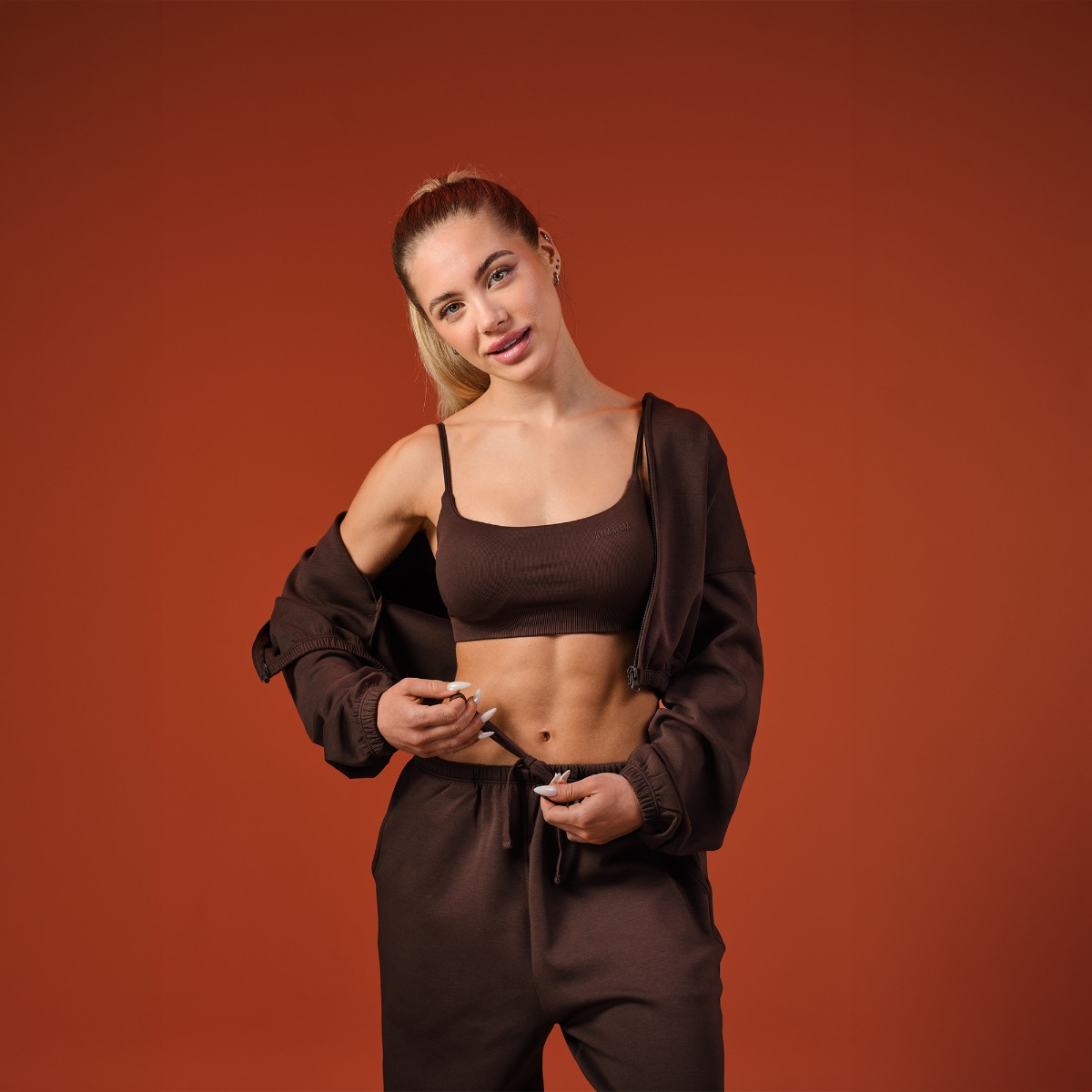 GymBeam NEO Seamless Sports Bra Mocha - Méret: XS | Szín: Barna | Tömeg: 0,091 g | Csomag: 123 · záber 8