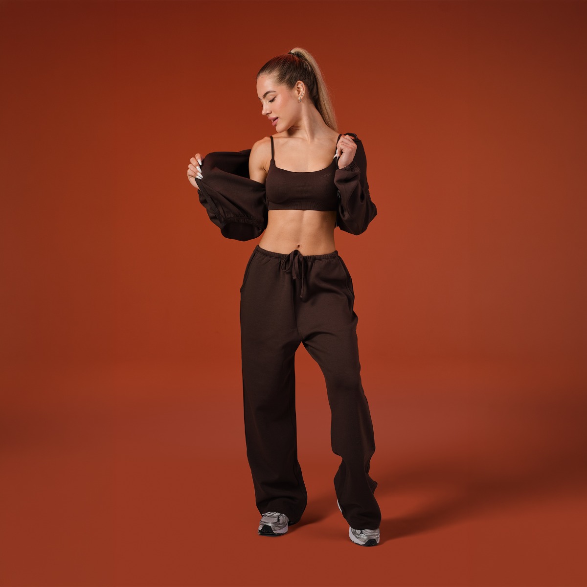 GymBeam NEO Seamless Sports Bra Mocha - Méret: XS | Szín: Barna | Tömeg: 0,091 g | Csomag: 123 · záber 10