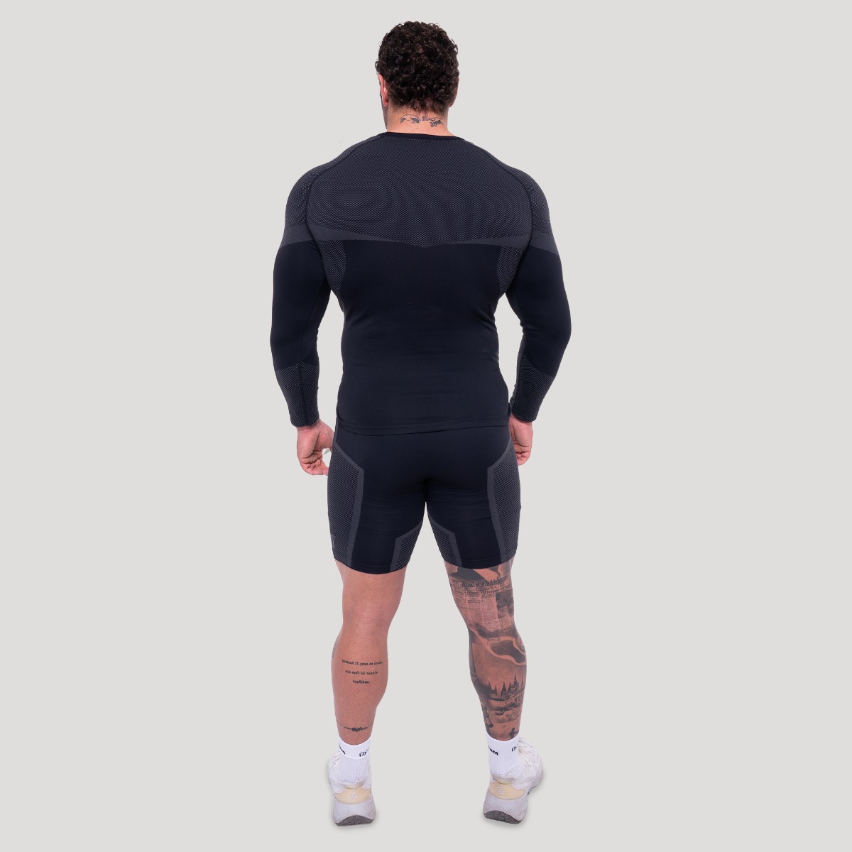 GymBeam OG1 Seamless Longsleeve Black/Grey - Méret: S | Szín: Fekete | Tömeg: 0,255 g | Csomag: 80 · záber 7