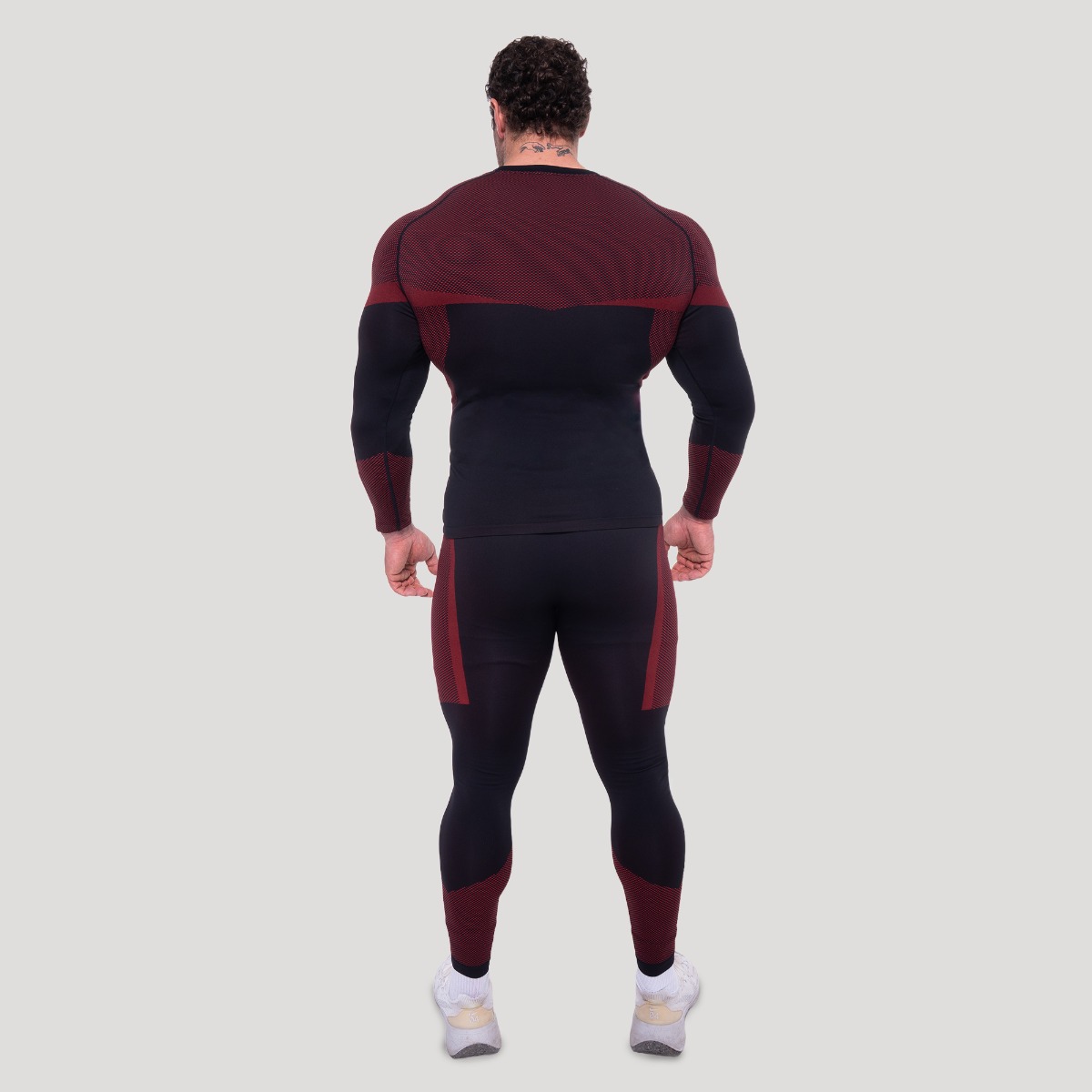 GymBeam OG1 Seamless Longsleeve Black/Red - Méret: XL | Szín: Fekete | Tömeg: 0,33 g | Csomag: 60 · záber 6