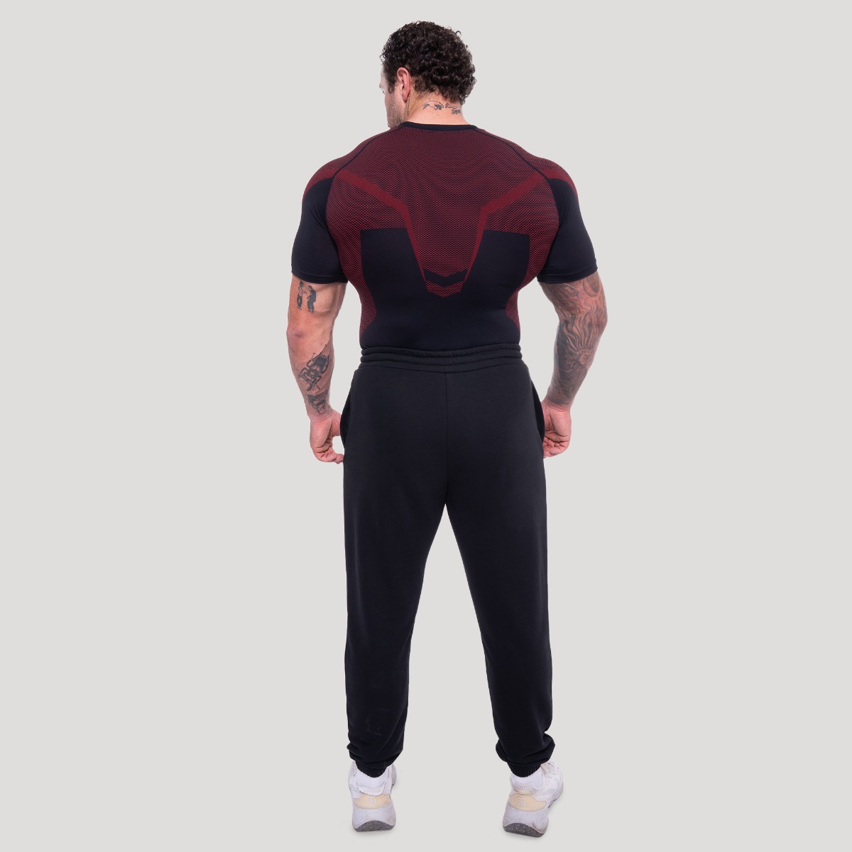 GymBeam OG1 Seamless T-shirt Black/Red - Méret: S | Szín: Fekete | Tömeg: 0,2076 g | Csomag: 90 · záber 6