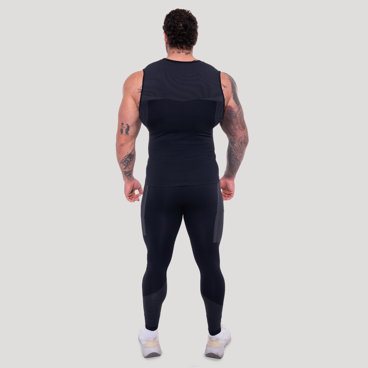 GymBeam OG1 Seamless Tanktop Black/Grey - Méret: S | Szín: Fekete | Tömeg: 0,1673 g | Csomag: 110 · záber 7