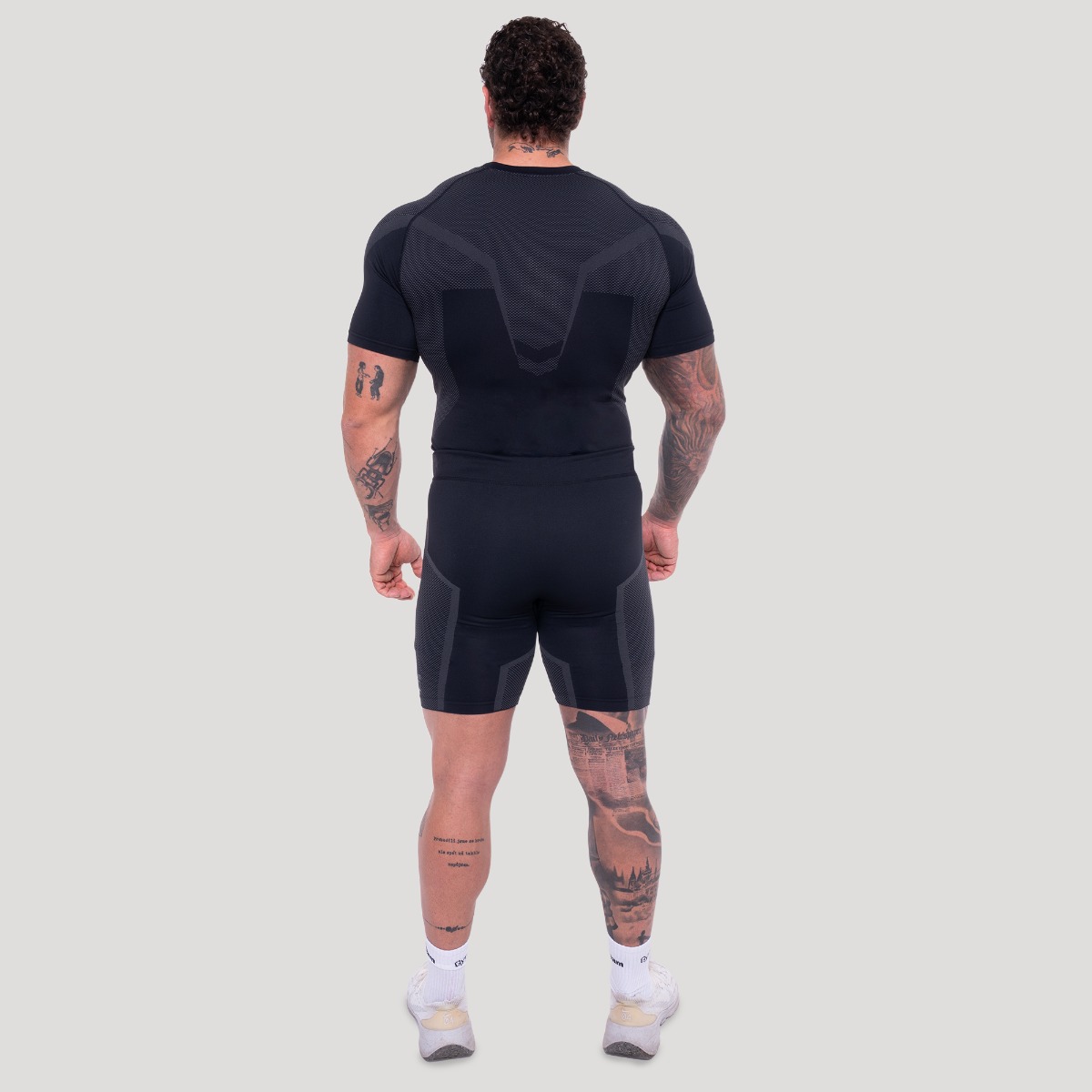 GymBeam OG1 Seamless Shorts Black/Grey - Méret: S | Szín: Fekete | Tömeg: 0,14 g | Csomag: 118 · záber 7