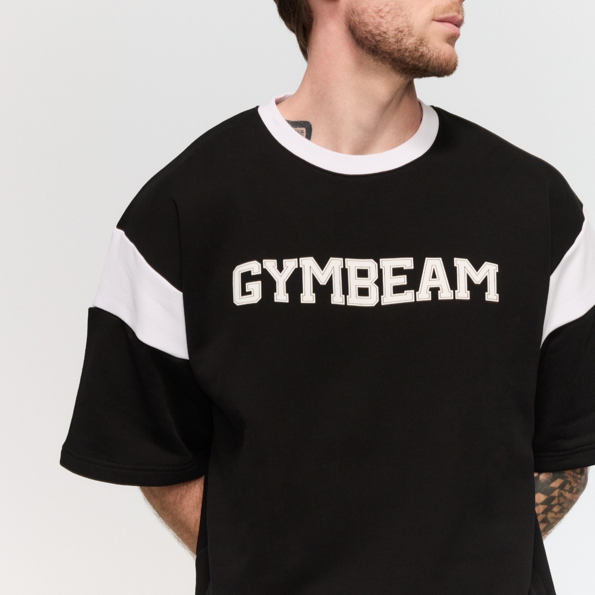 GymBeam Premium Heavyweight Varsity T-Shirt Black - Méret: S | Szín: Fekete | Tömeg: 0,5912 g | Csomag: 23 · záber 9