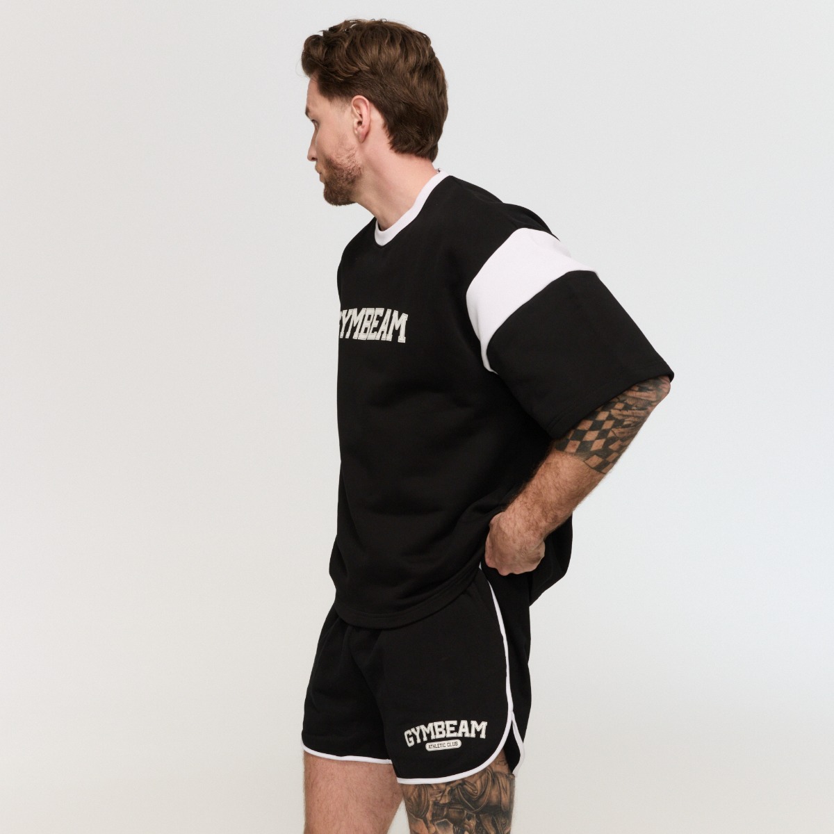 GymBeam Premium Heavyweight Varsity T-Shirt Black - Méret: S | Szín: Fekete | Tömeg: 0,5912 g | Csomag: 23 · záber 10