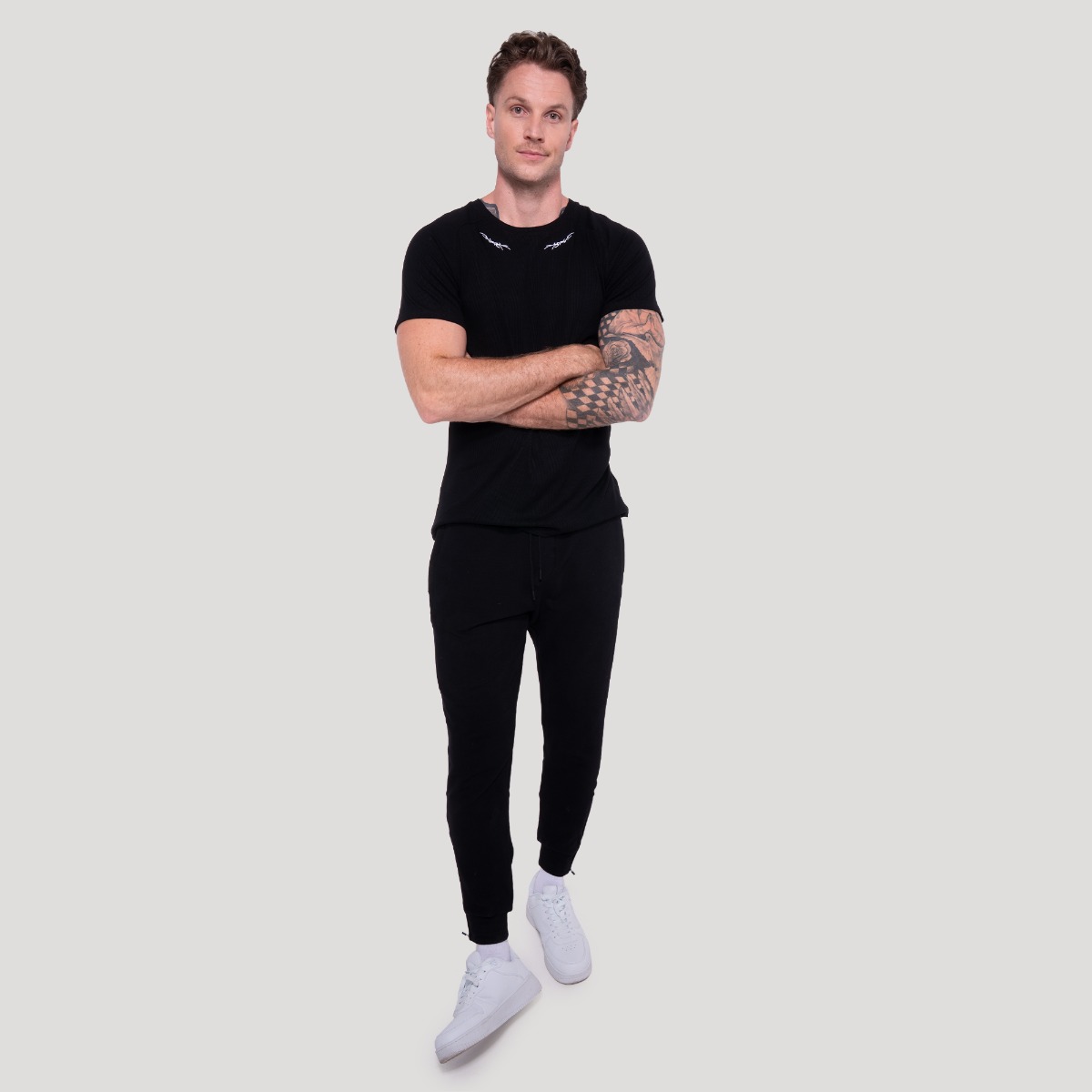GymBeam Tribal Ribbed T-shirt Black - Méret: S | Szín: Fekete | Tömeg: 0,2825 g | Csomag: 85 · záber 6