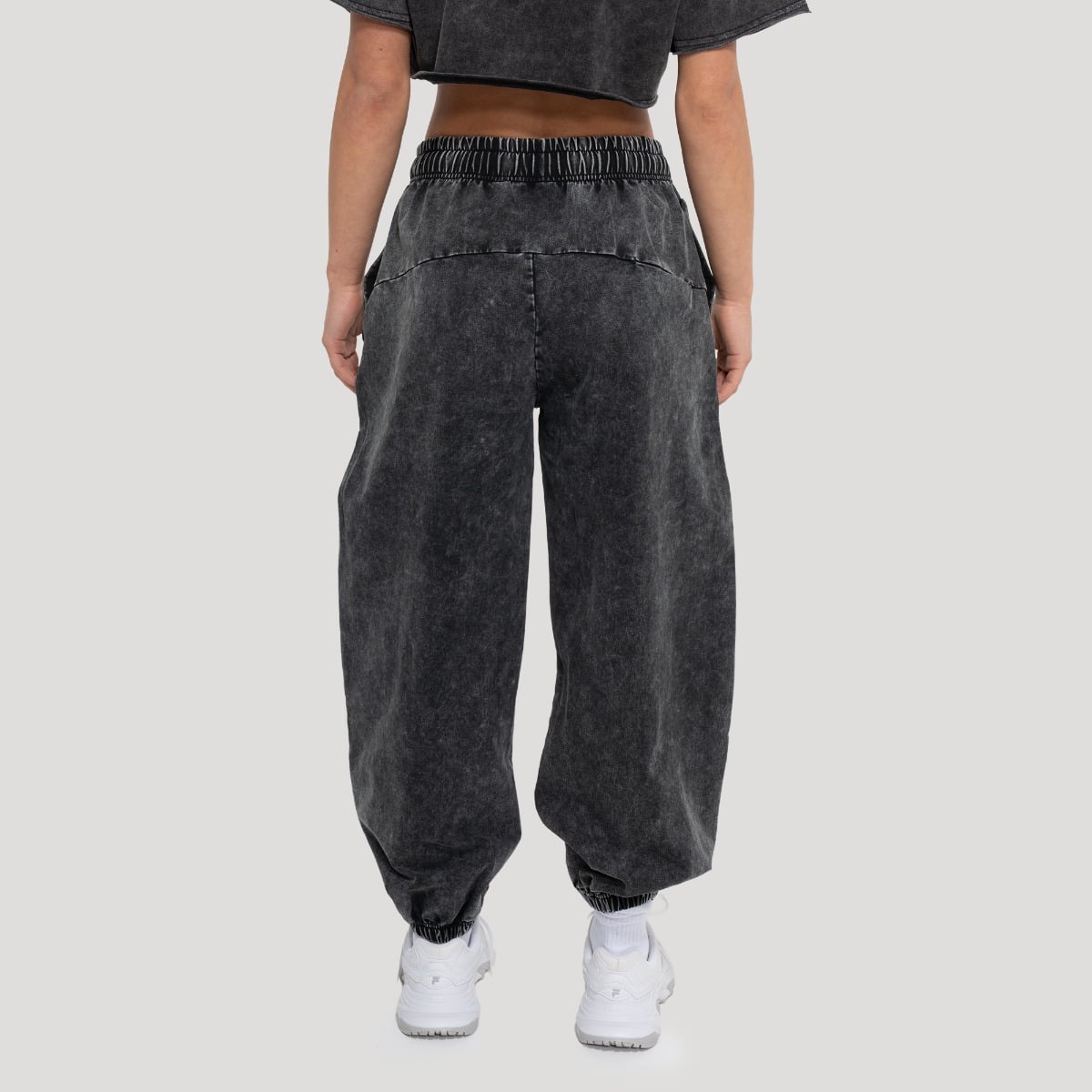 Women‘s Abyss Sweatpants Charcoal - GymBeam