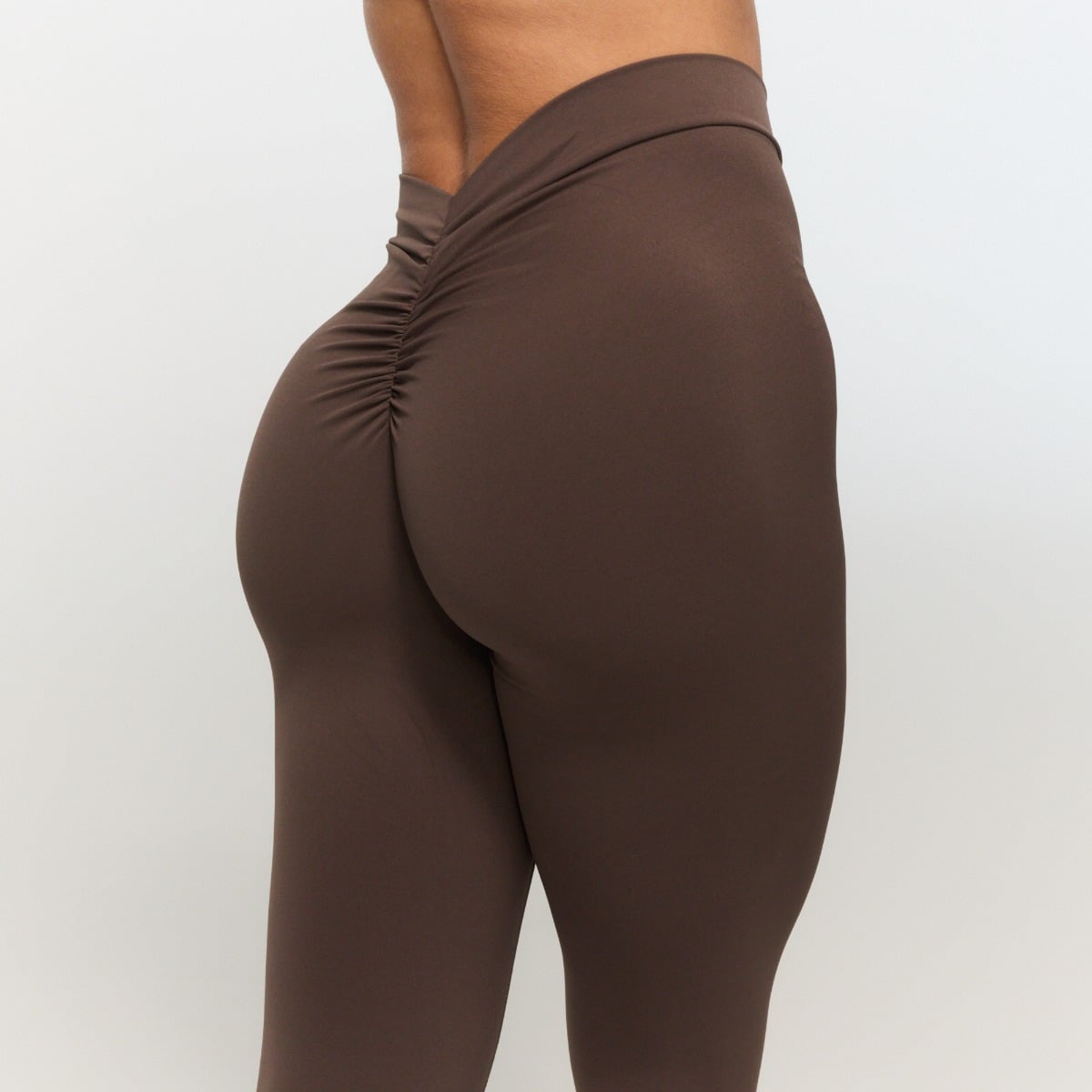 Women‘s Fierce V-back Leggings Cappuccino - GymBeam