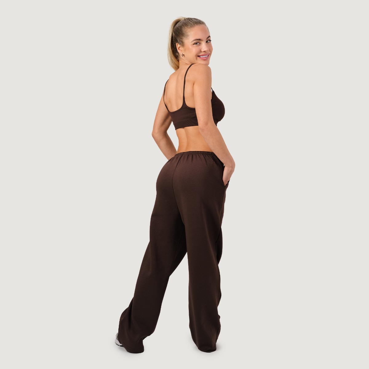 GymBeam Women‘s NEO Joggers Mocha - Méret: XS | Szín: Barna | Tömeg: 0,5105 g | Csomag: 41 · záber 10