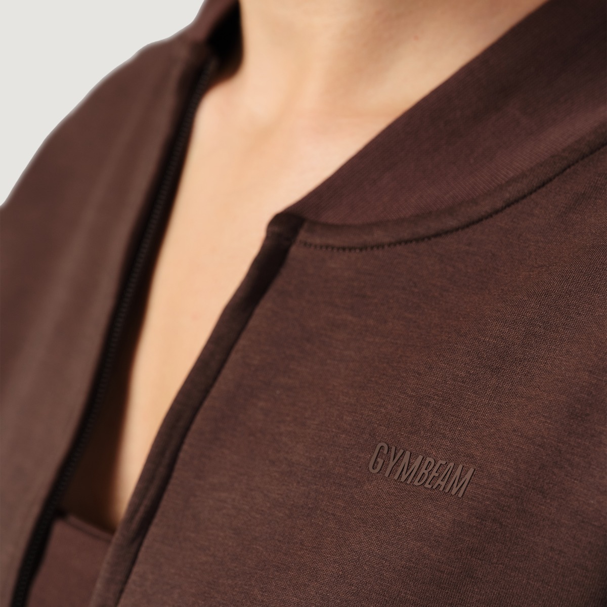GymBeam Women‘s NEO Zip-Up Sweatshirt Mocha - Méret: XS | Szín: Barna | Tömeg: 0,3333 g | Csomag: 55 · záber 6