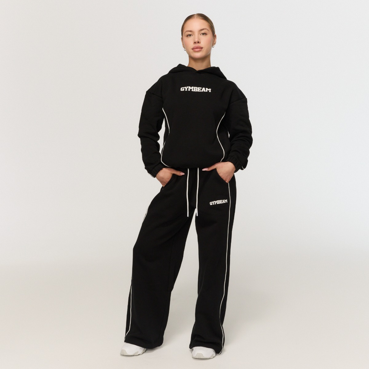 GymBeam Women‘s Varsity Hoodie Black - Méret: M | Szín: Fekete | Tömeg: 0,9092 g | Csomag: 13 · záber 6